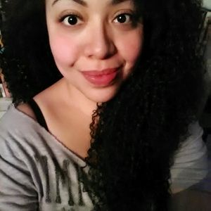 Meet your Posher, Carolydia